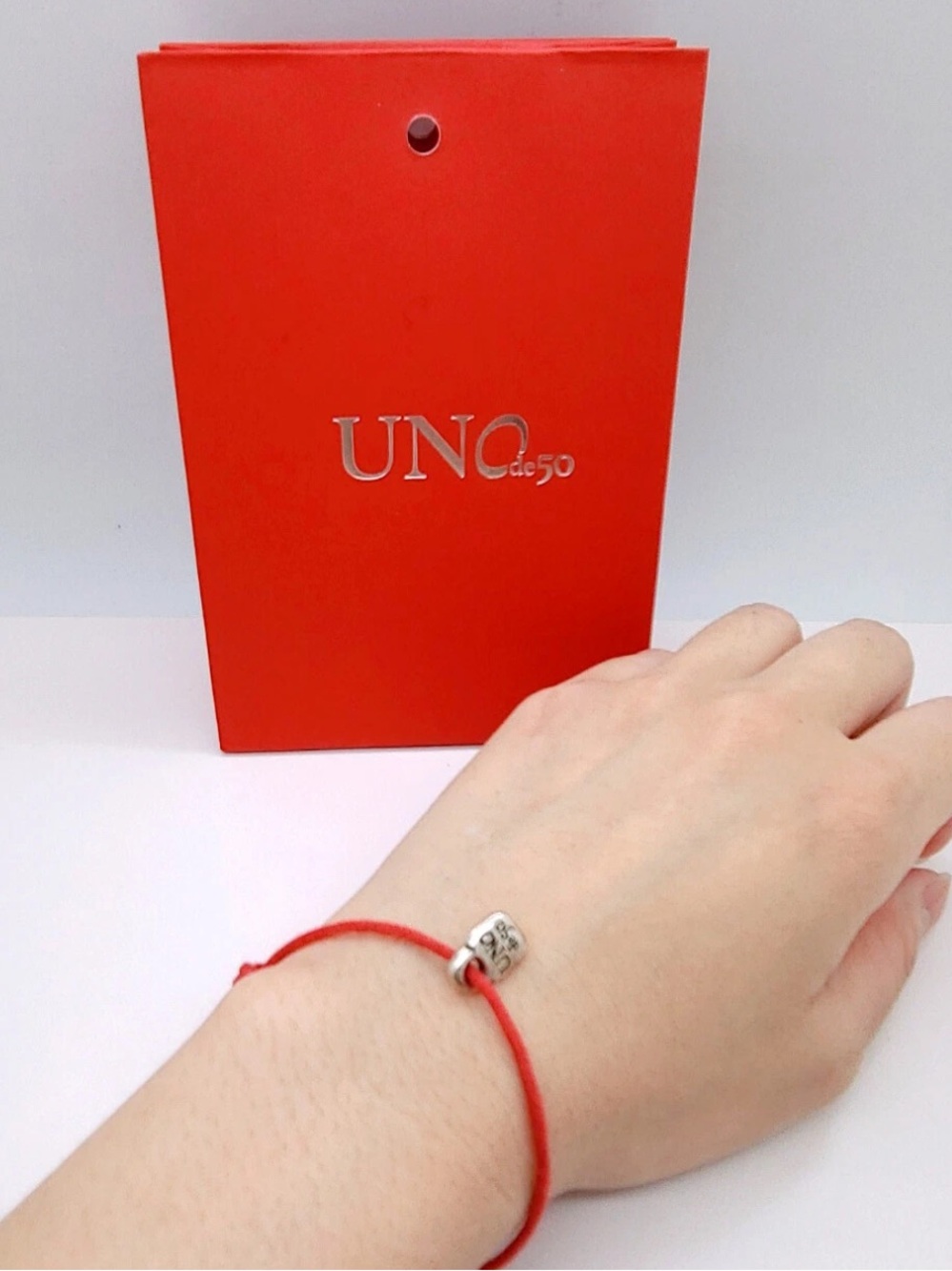 UNO de 50 Red Cord Bracelet with Silver Logo Tag